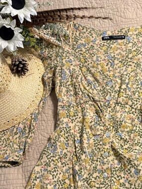 Zara Farmhouse Cottage core Tan floral mini dress size Small